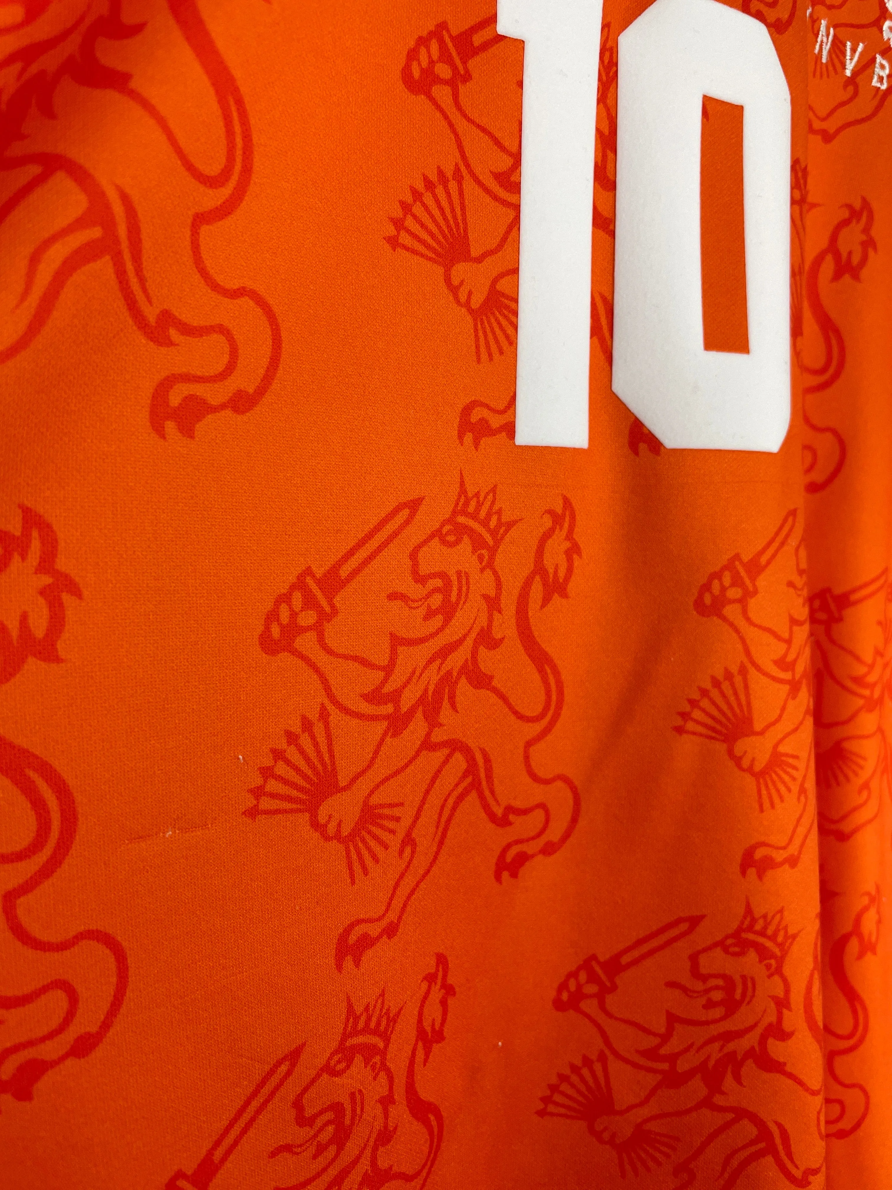 1994 NETHERLANDS BERGKAMP #10 HOME SHIRT (L) LOTTO