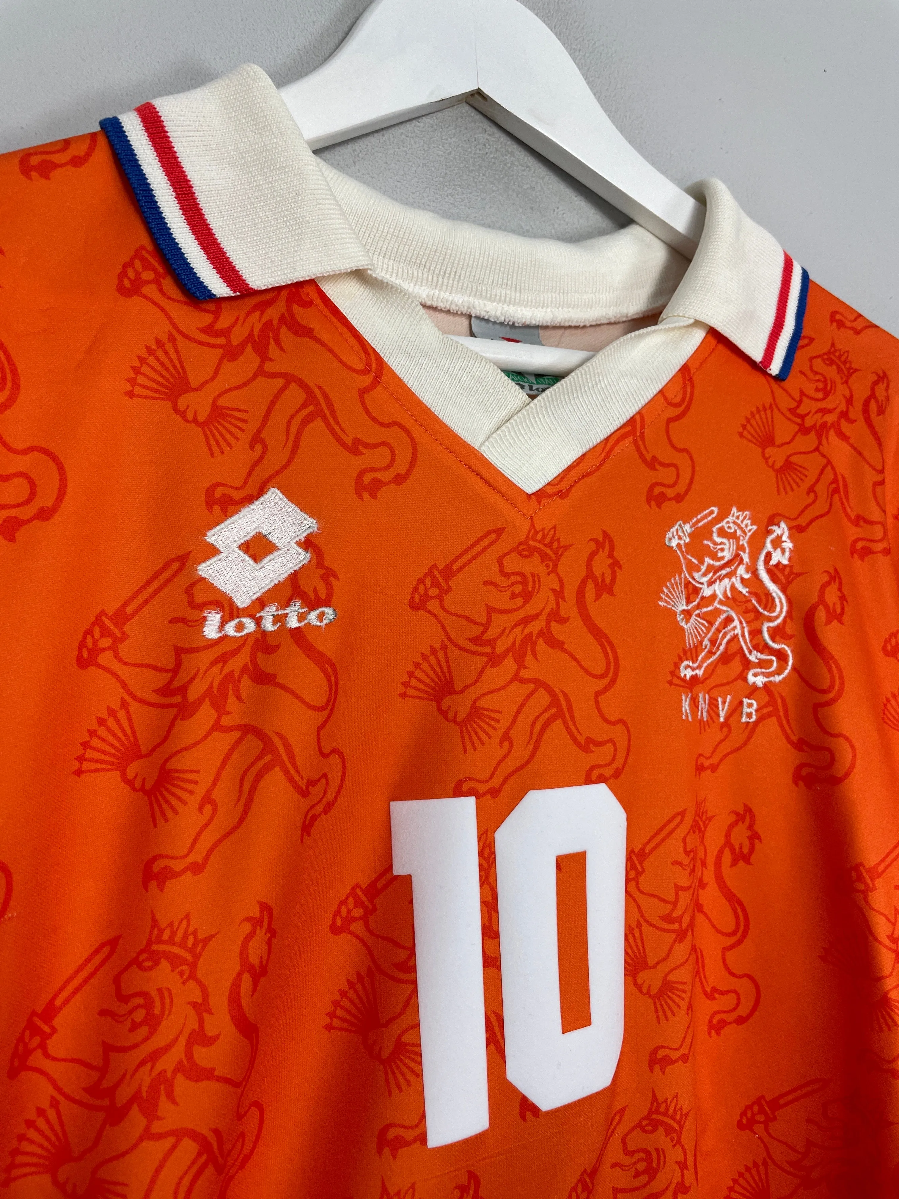 1994 NETHERLANDS BERGKAMP #10 HOME SHIRT (L) LOTTO