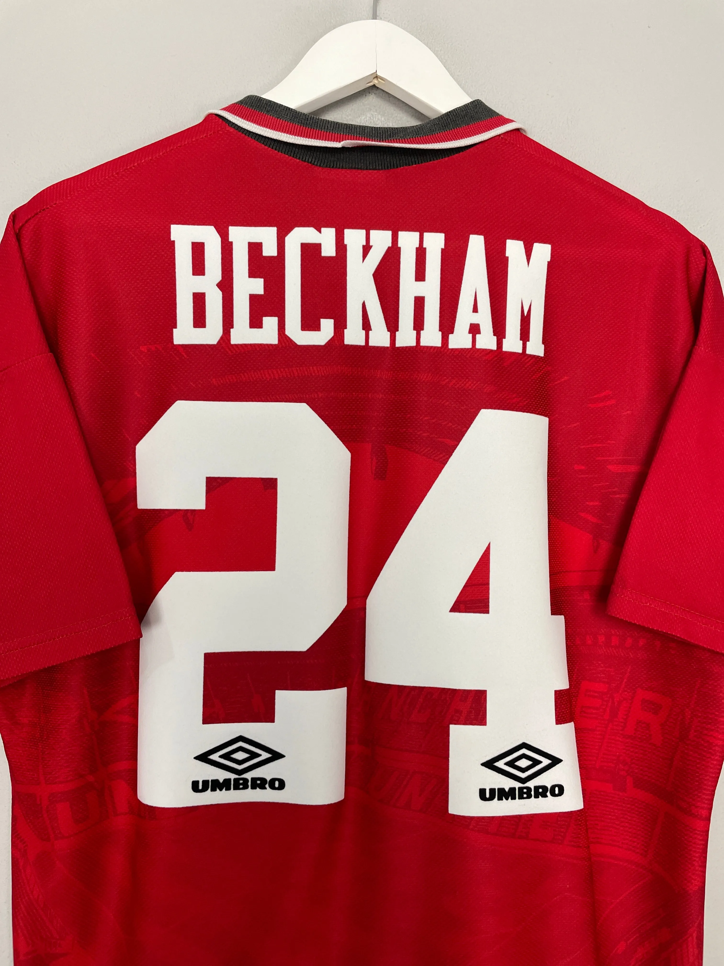 1994/96 MANCHESTER UNITED BECKHAM #24 HOME SHIRT (L) UMBRO
