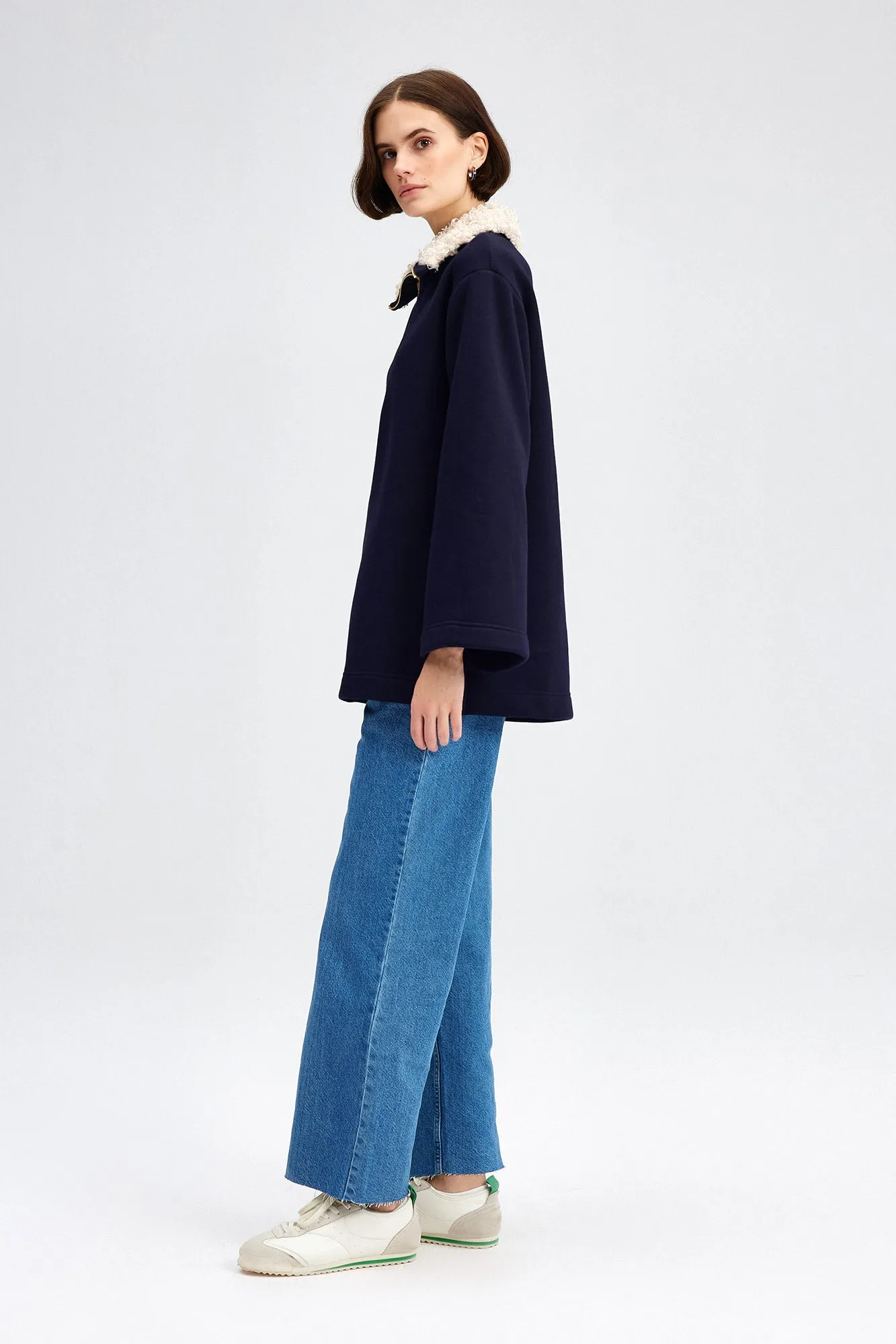 FAUX FUR COLLAR SWEATSHIRT