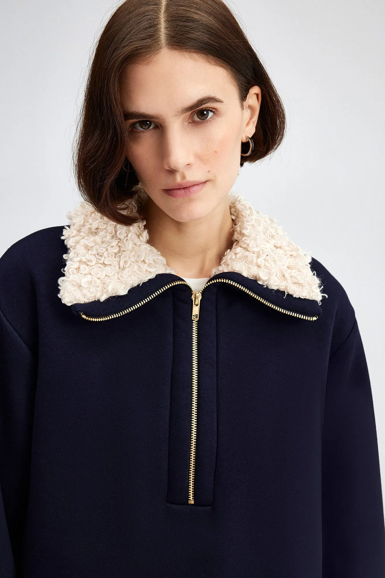 FAUX FUR COLLAR SWEATSHIRT