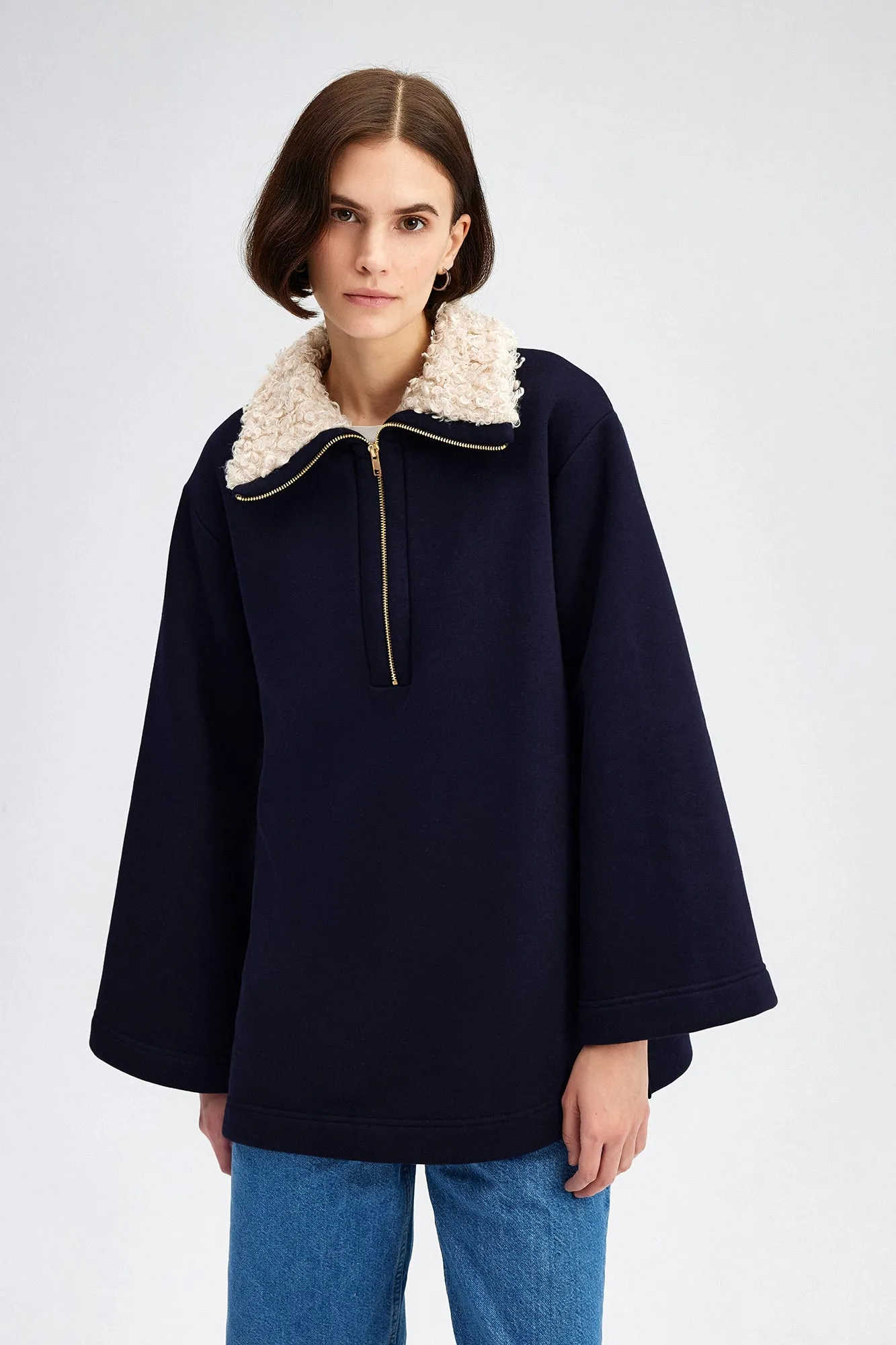 FAUX FUR COLLAR SWEATSHIRT