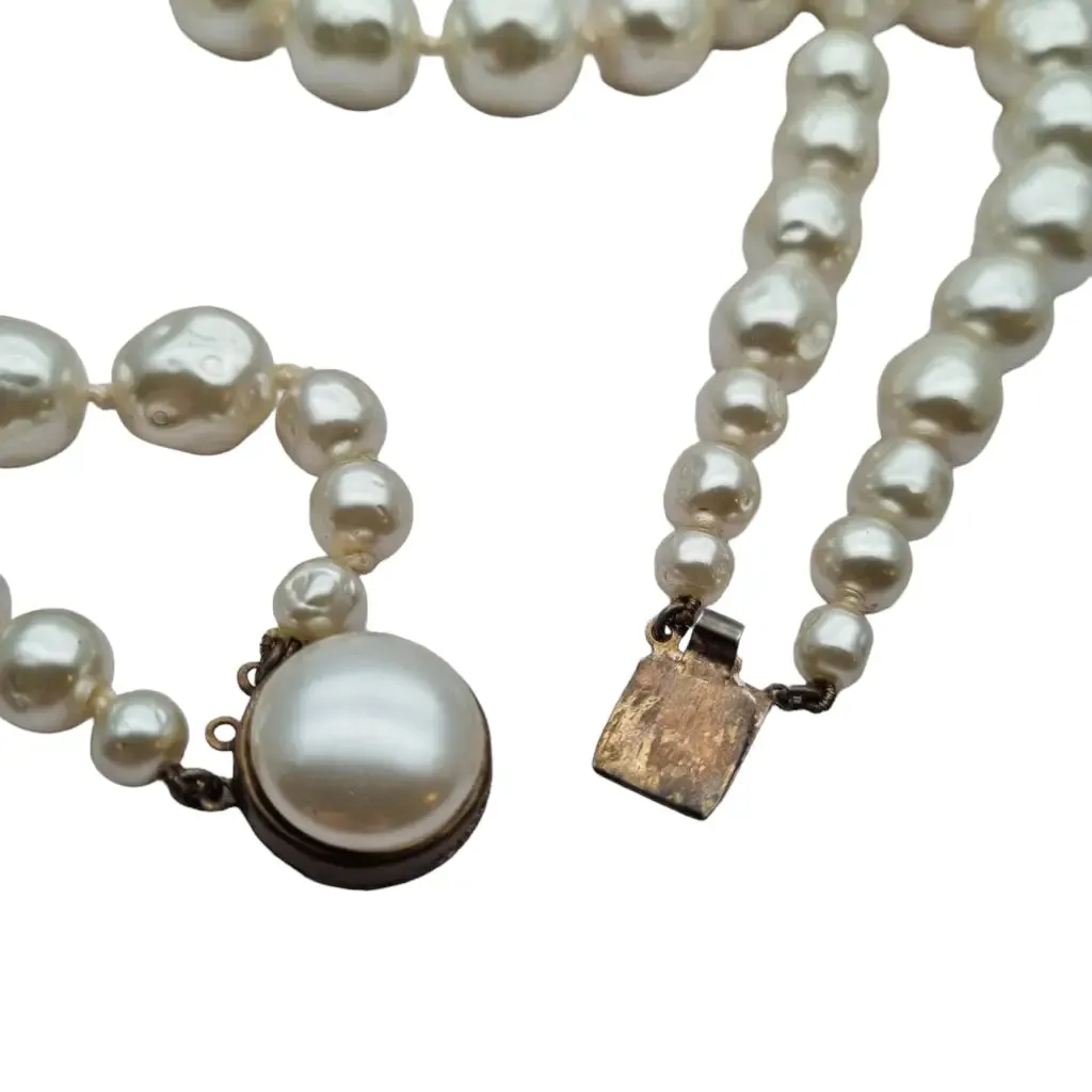 Large pearl necklace with 90s glamour, 2 rows and hook closure.
