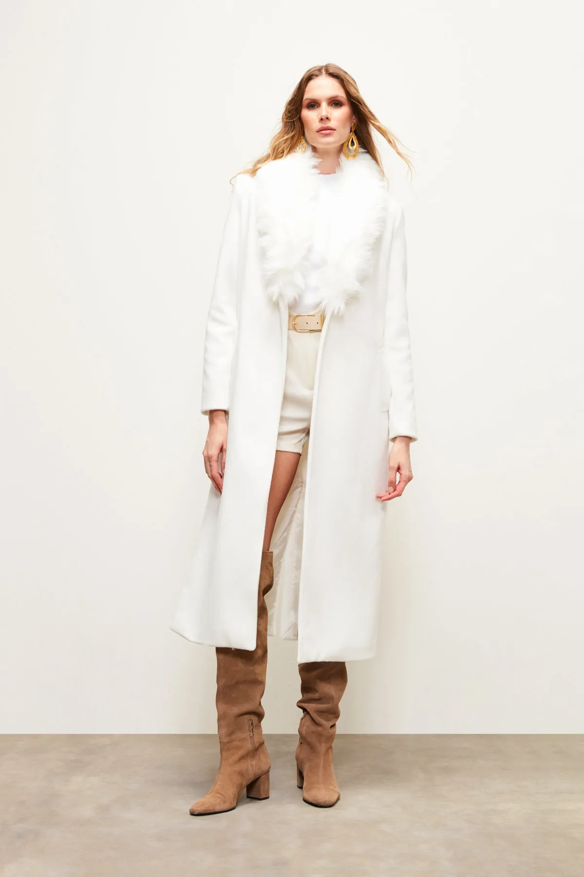 Long coat with collar fur -