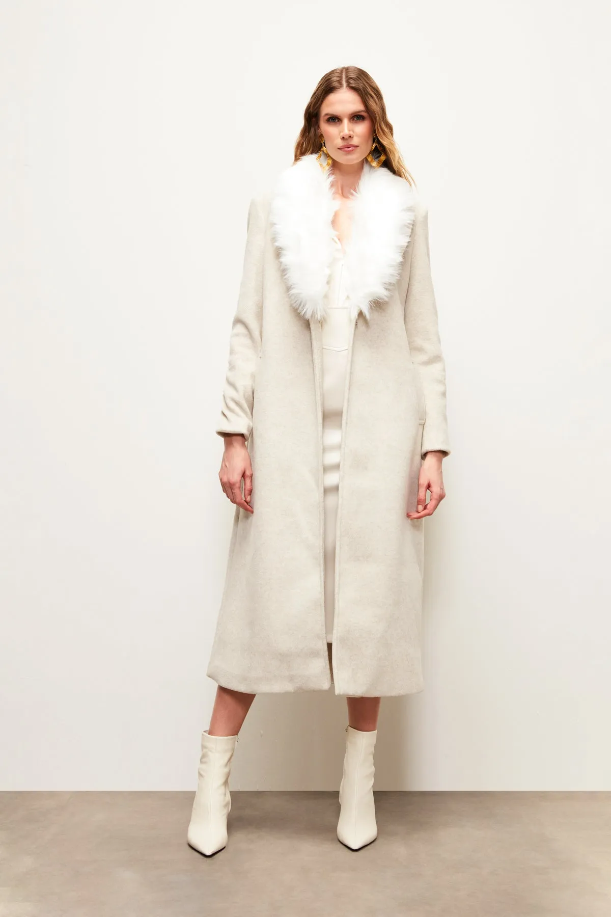 Long coat with collar fur -