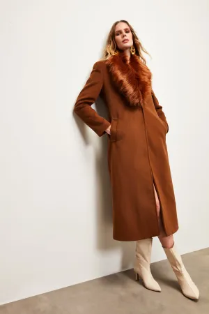 Long coat with collar fur -