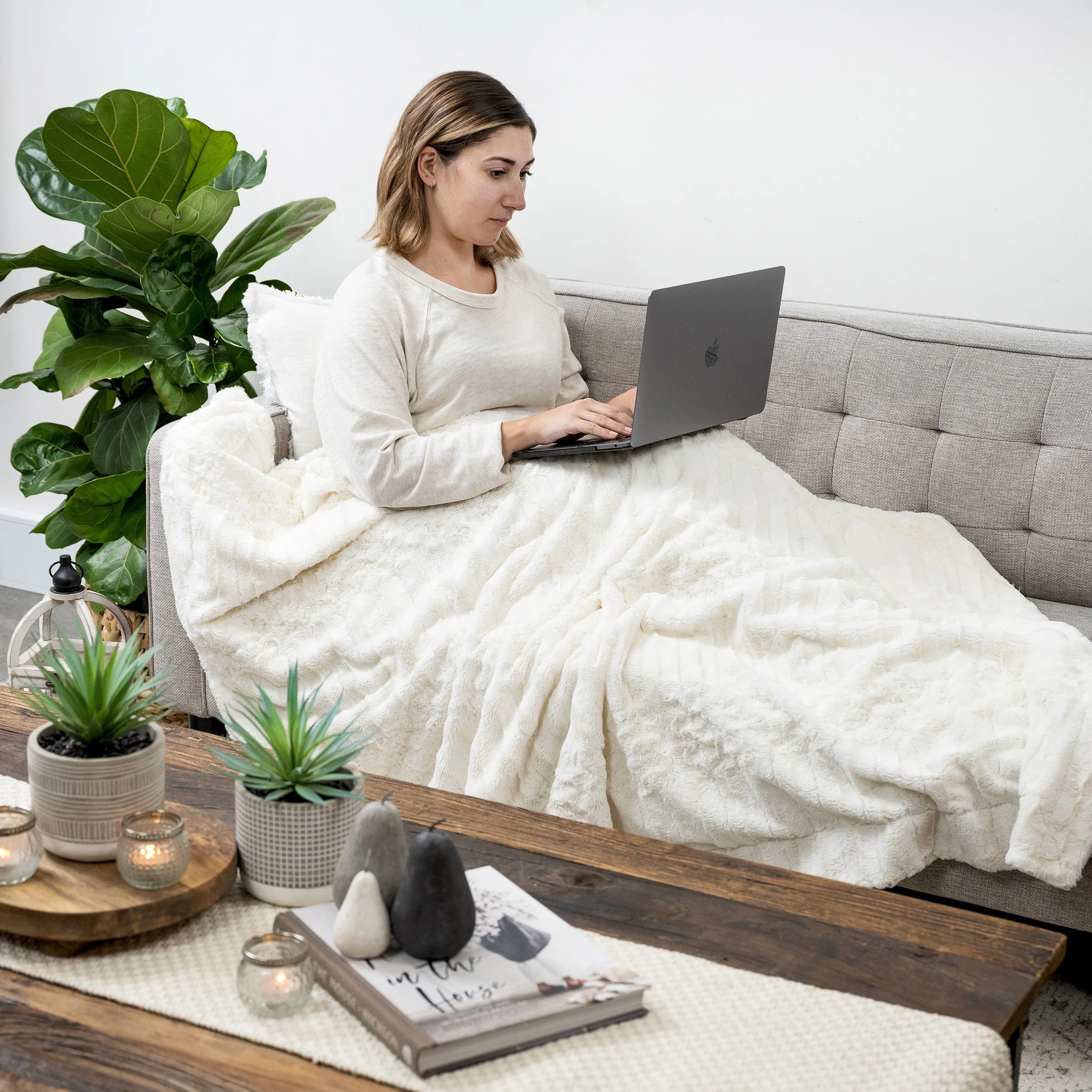 LUXURIOUS CREAM TEXTURED THROW BLANKET | Soft Snuggly Pale Ivory Cream Blanket | Luxury Bed Throw | Large Size 55" x 70"
