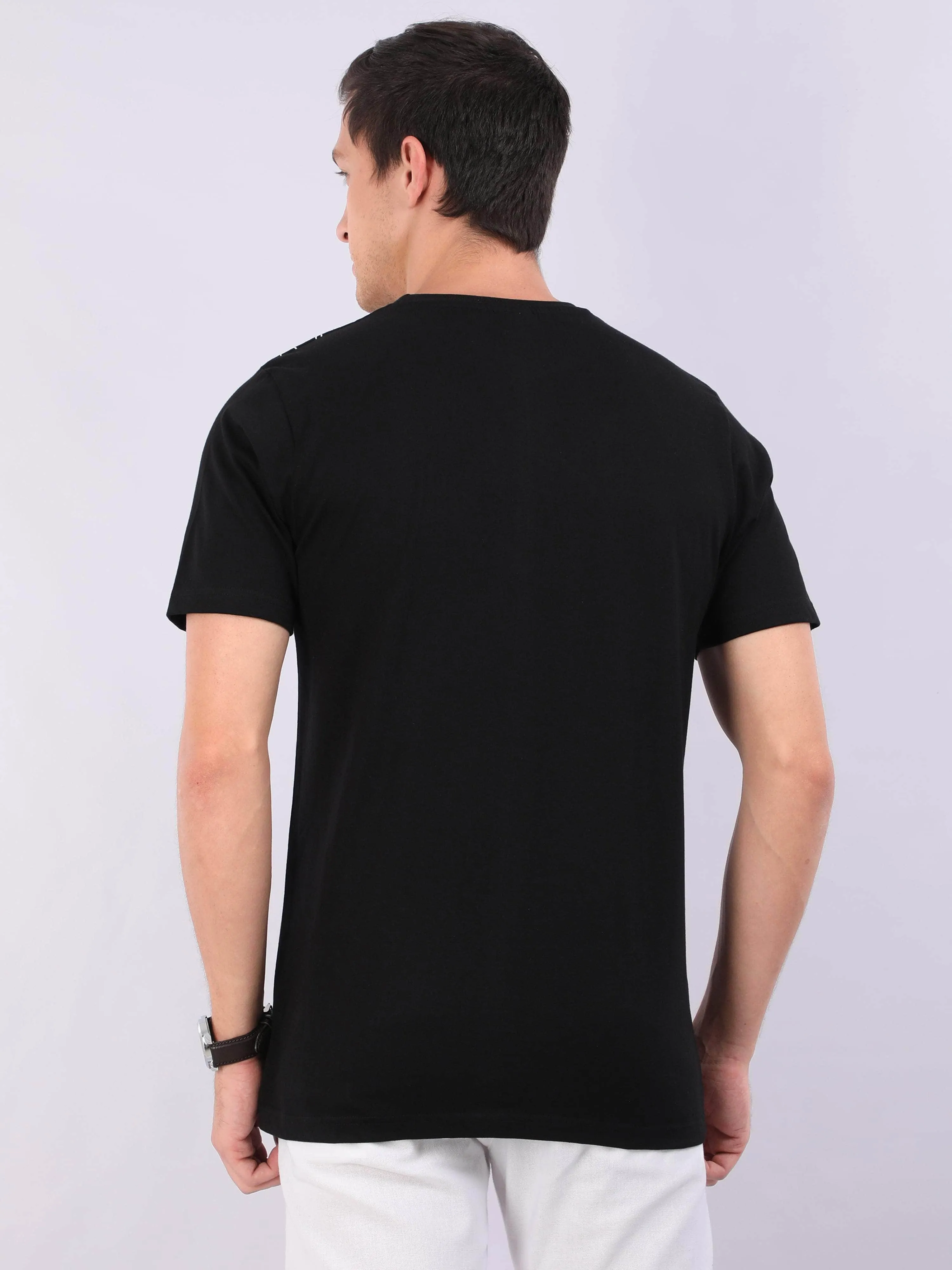 REDpockets Round Neck Black Cotton Graphic Print T-Shirt For Men