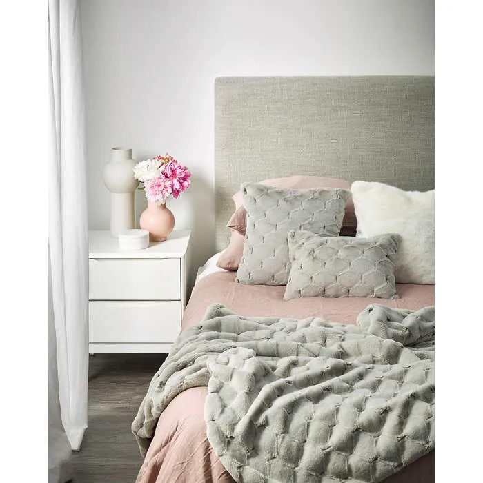 Valentina Grey Throw (Faux Fur)